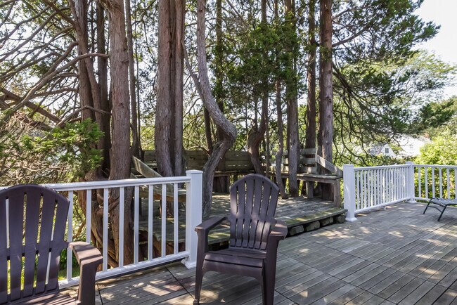 Building Photo - 116 Overshore Dr E