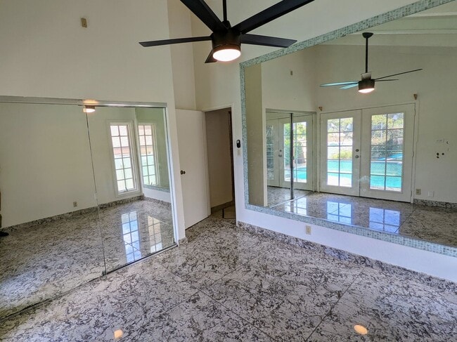 Building Photo - Kalama valley single level 4 bedroom home ...