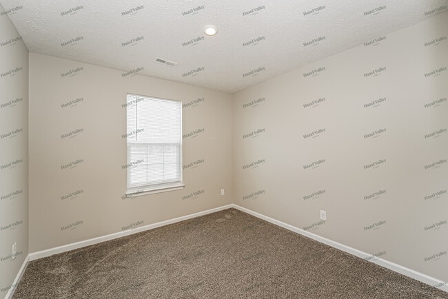 Building Photo - 1604 Crescent Dr