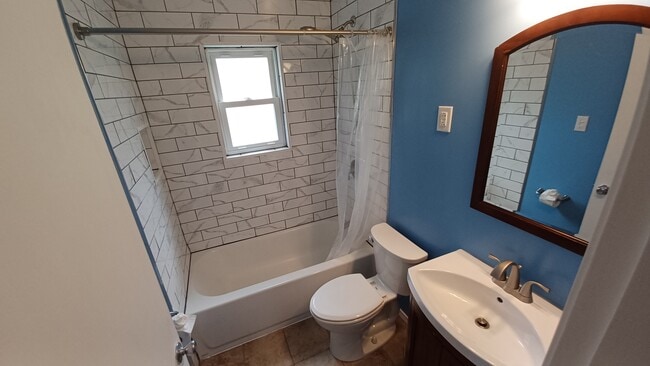 Building Photo - 847 Weedel Dr