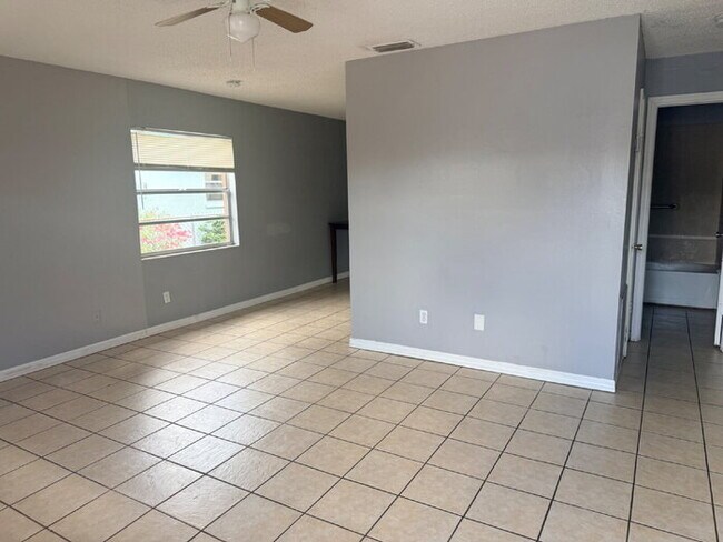 Building Photo - Coming Soon — 3BR/2BA Bradenton Rental · Available Mid-May