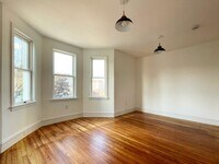 Building Photo - 2 bedroom in MASPETH NY 11378