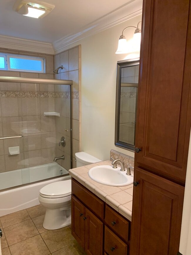 Building Photo - Stunning 4 bedroom, 2 Bath Tracy Home / Best Property Management