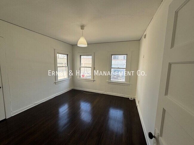 Building Photo - 528.5 N Kenmore Ave