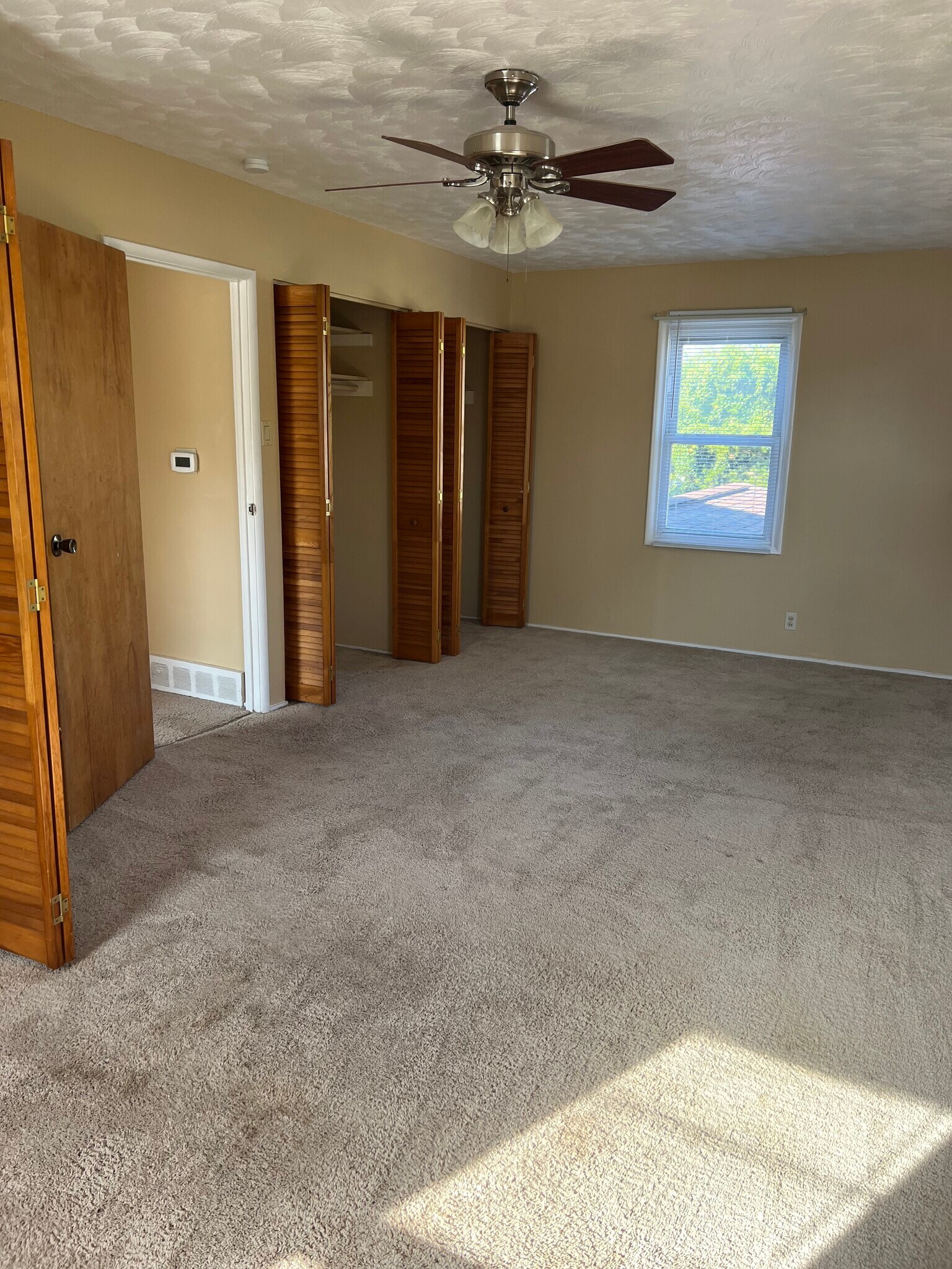 Master closets 3 - 1025 N Main St