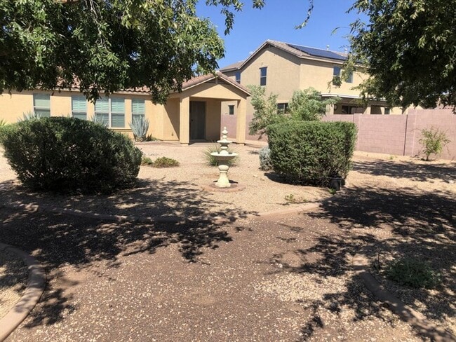 Building Photo - Beautiful 4 Bedroom / 2 Bath, in North Pho...