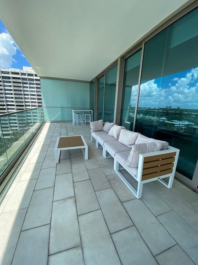 Building Photo - 10201 Collins Ave