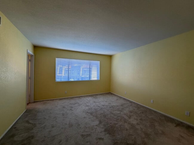 Building Photo - 2524 S El Paradiso