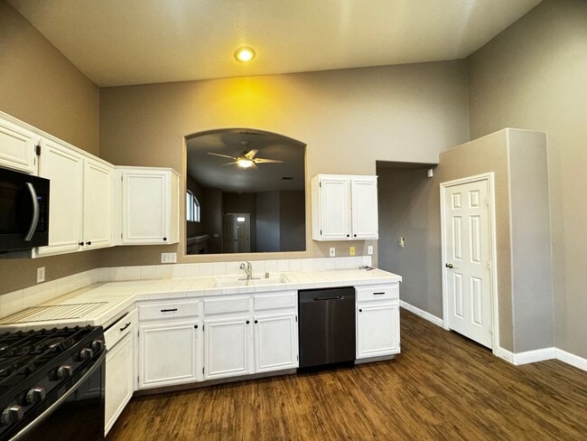 Building Photo - Charming  3-bedroom, 2-bathroom