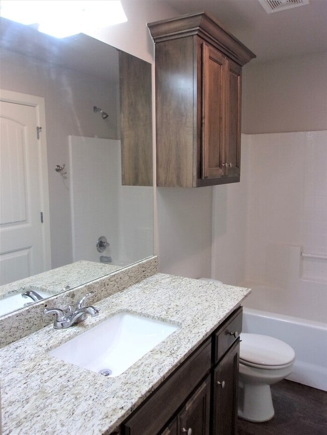 Building Photo - 2 BED 1 BATH 1 CAR GARAGE TOWNHOUSE-DEL CITY