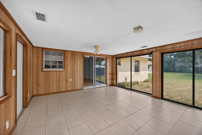 Building Photo - 328 Palos Ct