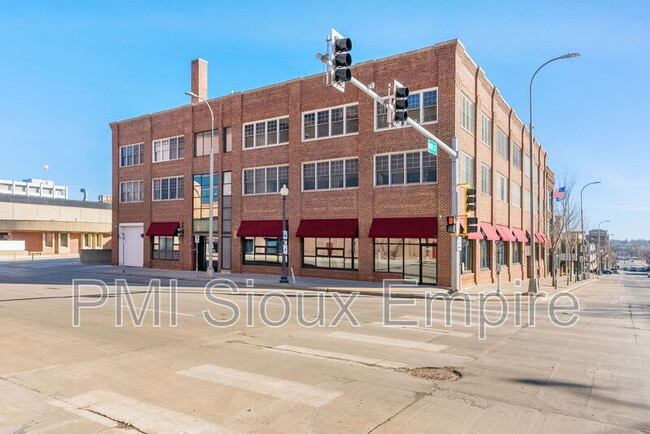 Building Photo - 132 S Dakota Ave
