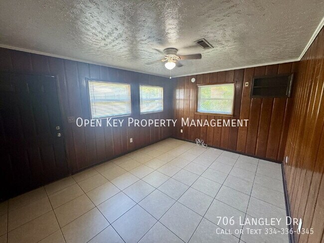 Building Photo - 706 Langley Dr