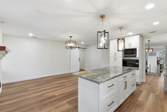 Building Photo - 2606 Parana Dr