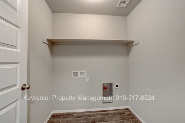 Building Photo - Beautiful 3 Bedroom, 2 Bath Recently Built Home in BA