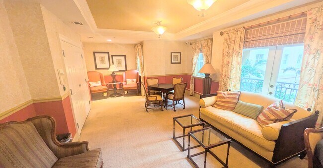 Building Photo - Annual 2/2 condo in luxury building downtown Sarasota!