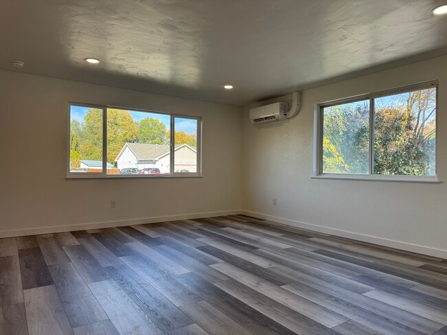 Building Photo - 903 Sunny Ln