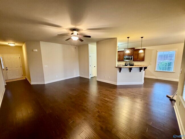 Building Photo - 102 Silvermoon Ln