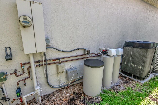 Building Photo - 1050 Delray Lakes Dr