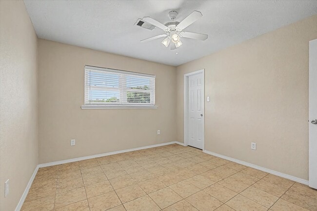 Building Photo - 827 Pickney Ave
