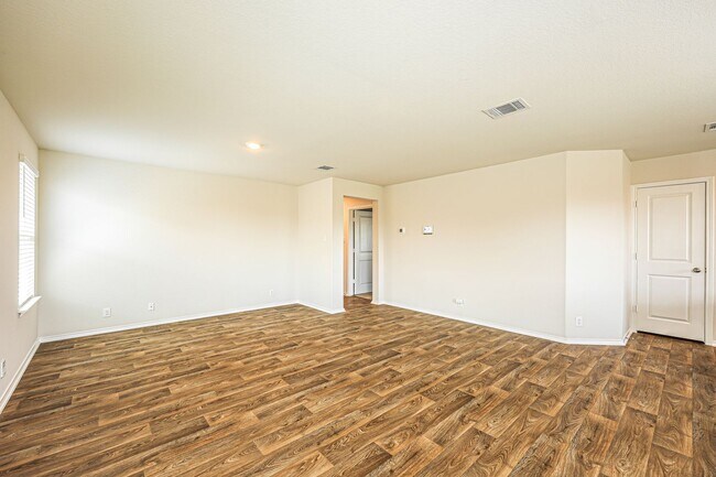 Building Photo - 3 BR/2BA | Single Family Home | In San Antonio!