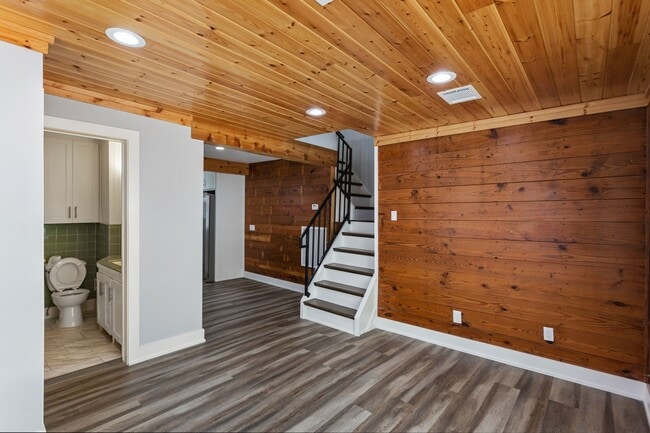 Building Photo - 2005 Portsmouth St