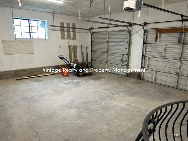 Building Photo - Available Soon!! Extra Big 5 Bedroom Country Home That You Have To See!!!