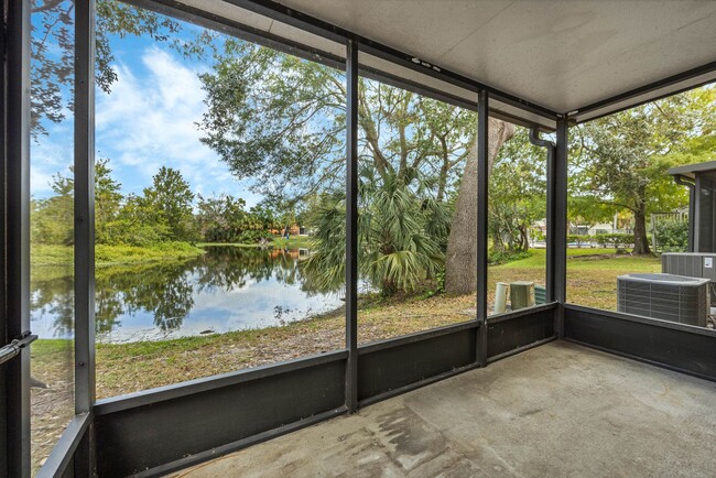 Building Photo - Spacious Water View 3/2.5/1 Winter Park To...