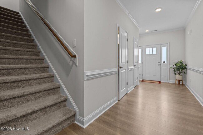 Building Photo - 620 Overland Ct