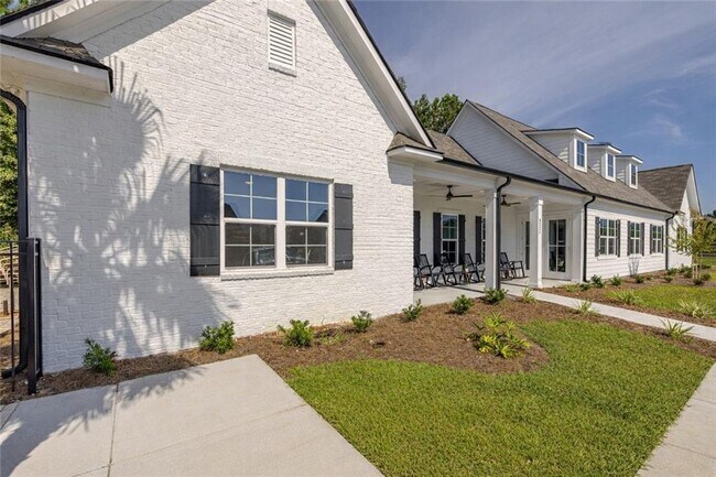 Building Photo - 245 Fox Run Dr