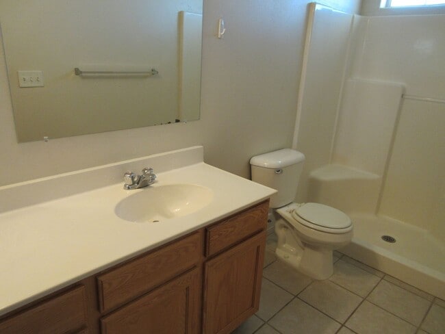 Building Photo - 2 bedroom - 2 bath - Affordable Housing with Garage!