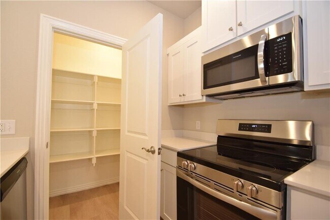 Building Photo - 1604 SW Poigai Wy