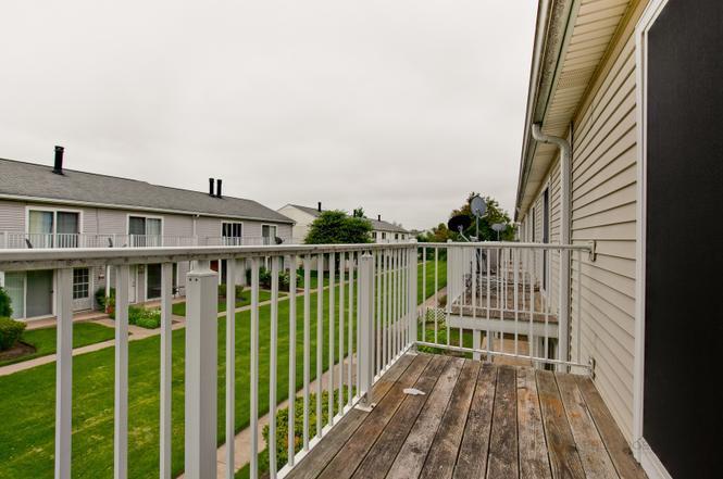 balcony outside master bedroom - 520 Meadow Green Ln