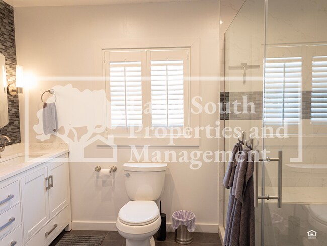 Building Photo - 327 Easton Dr