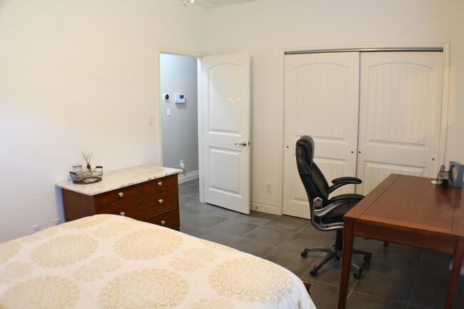 Building Photo - CANYON LAKE HILLS