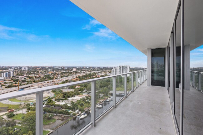 Building Photo - 1480 NW North River Dr