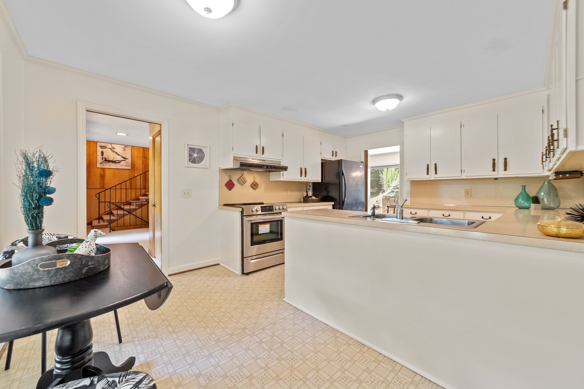 Kitchen - 2117 N Lakeshore Dr