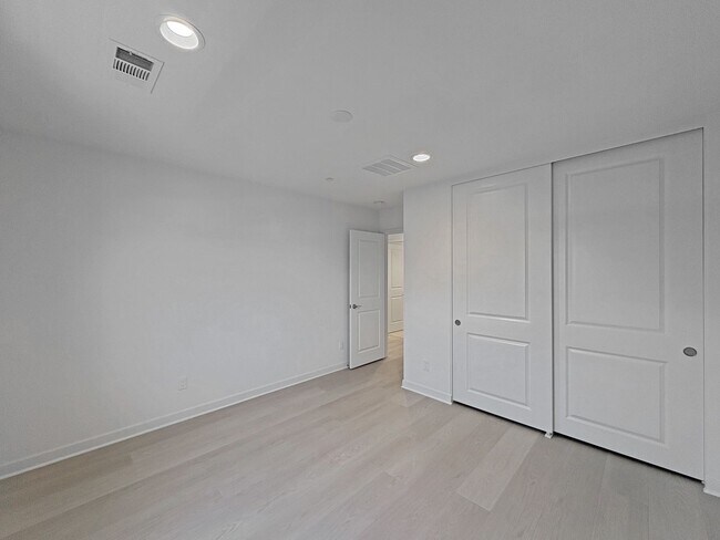 Building Photo - Stunning 4B/2.5BA New Build Home in Oceans...