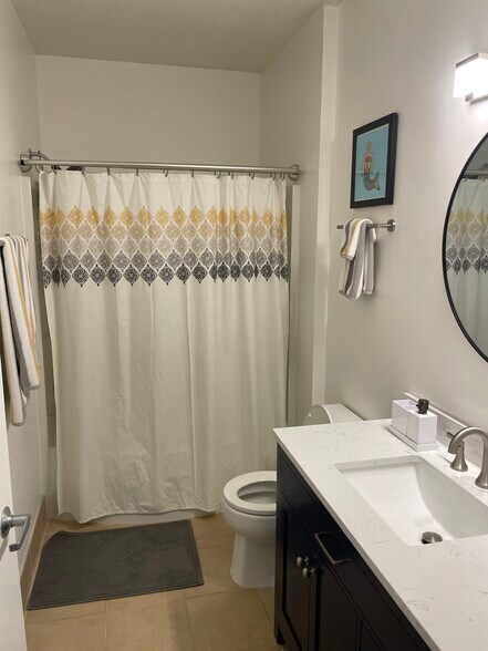 Guest bathroom - 4500 Chicago Ave