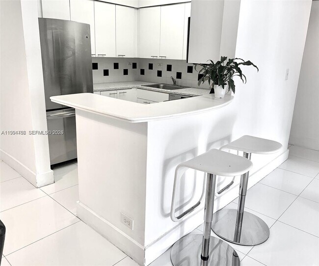 Building Photo - 1500 Bay Rd