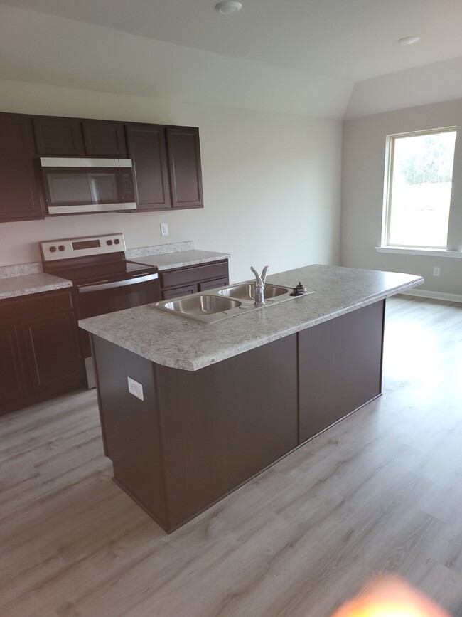 Building Photo - 48441 Red Fox Dr