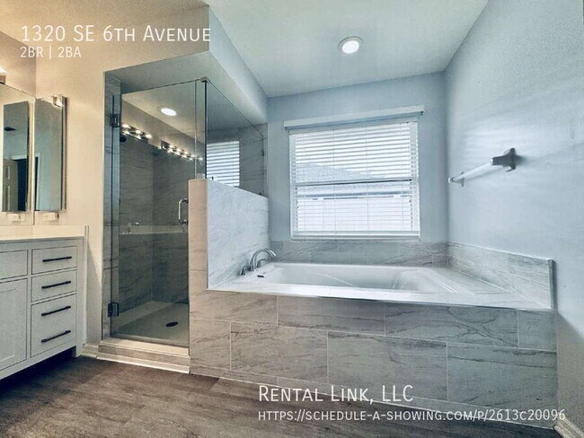 Building Photo - 1320 SE 6th Ave