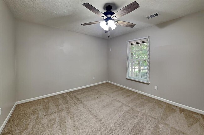 Building Photo - 9880 Lake Forest Way