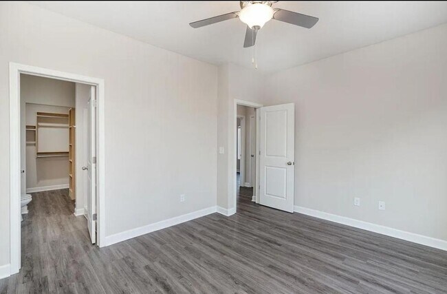 Building Photo - 2344 E Cheyenne Ct