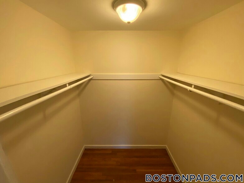 Building Photo - 17 Captain Parker Arms