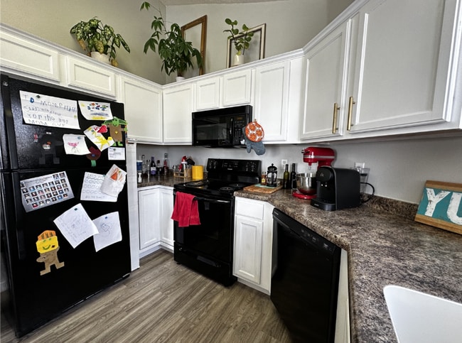 Building Photo - 115 Daybreak Ln