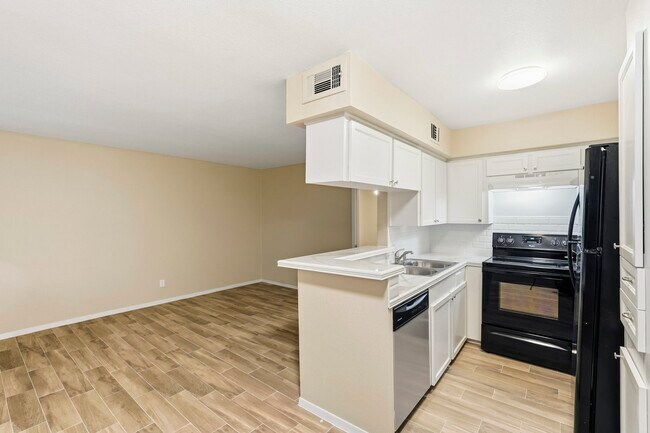 Building Photo - 309 Stratford St