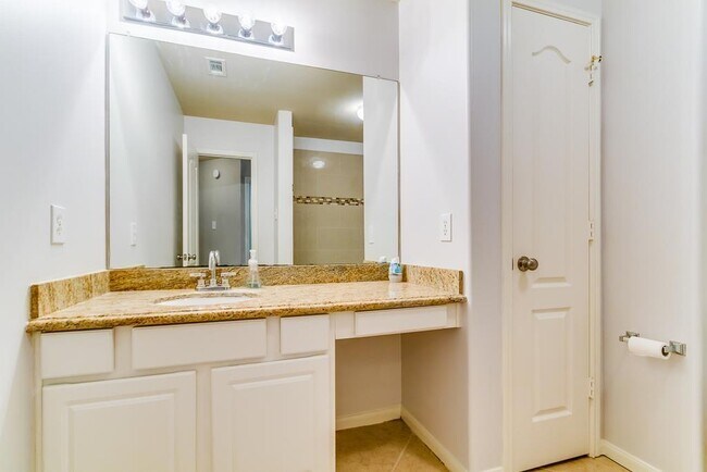 Building Photo - 16802 Village View Trail