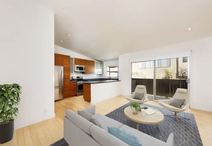 Building Photo - 11634 Gorham Ave