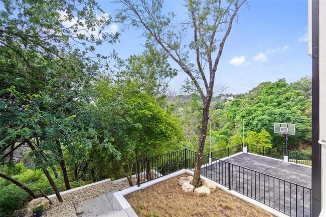 Building Photo - 1501 Ridgecrest Dr